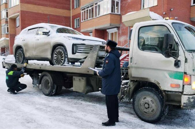 В Новосибирске приставы арестовали дорогой автомобиль пенсионерки из-за долгов