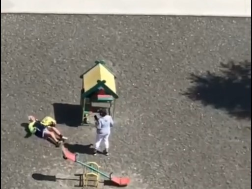 Неадекватная женщина напала на старушку в Первомайском районе