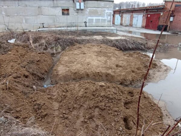 В Новосибирске неизвестные вновь разрушили земляной вал