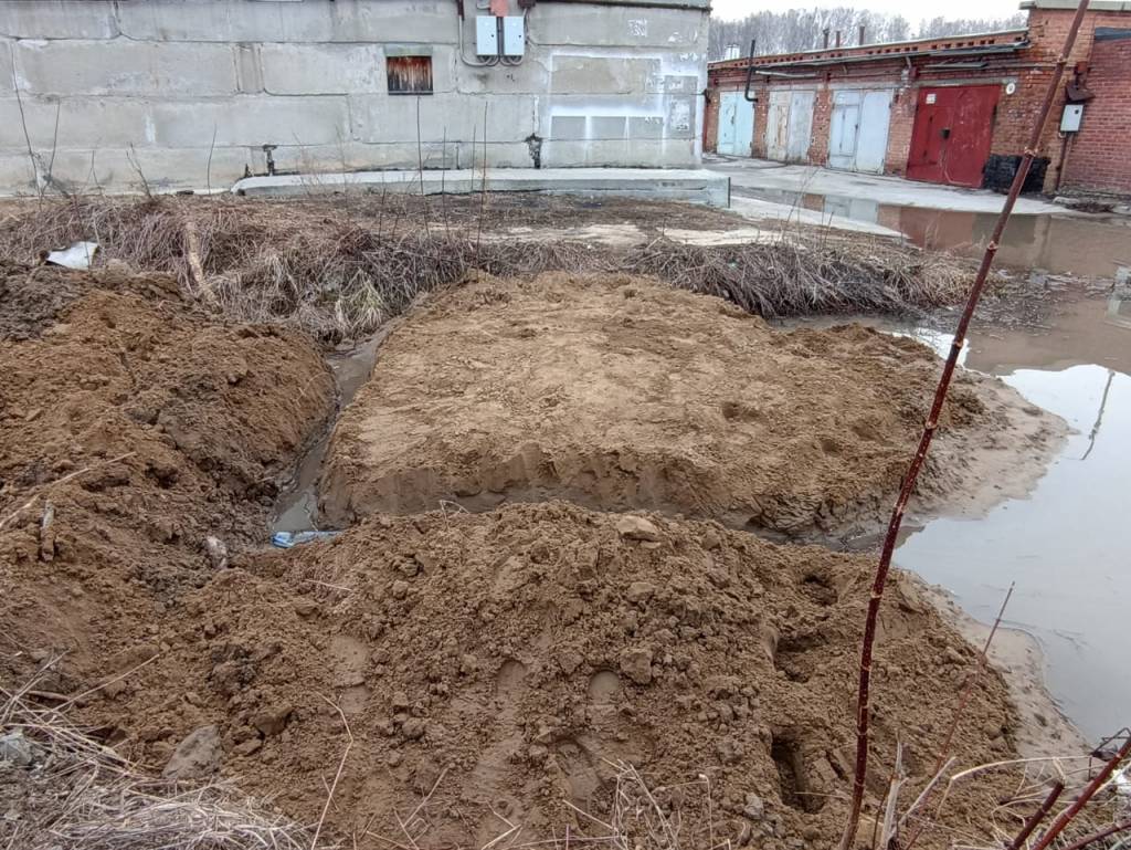 В Новосибирске неизвестные вновь разрушили земляной вал