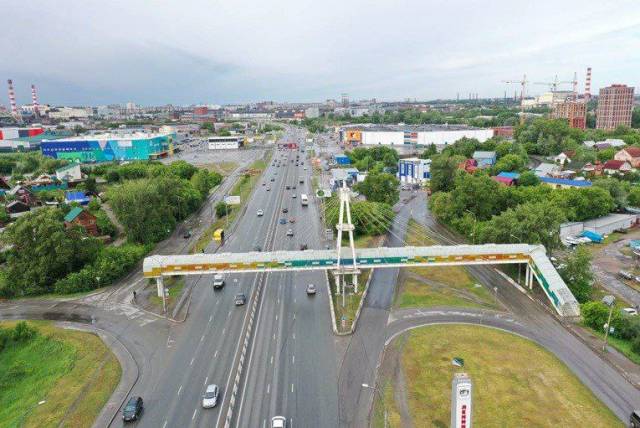 Надземный переход на дамбе Димитровского моста с завтрашнего дня закроют