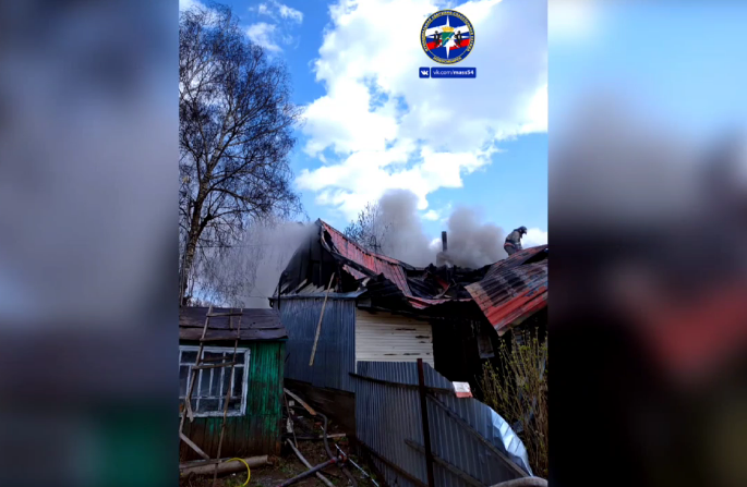 В Новосибирске на улице Прибрежной сгорели 2 частных дома