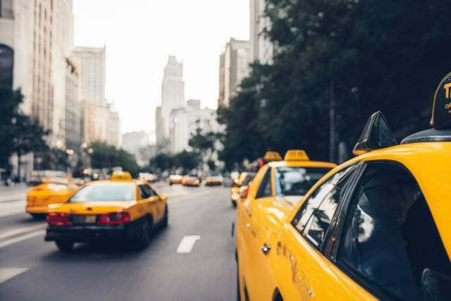 Совет Федерации попросил ФАС и Минпромторг контролировать цены на автомобили такси