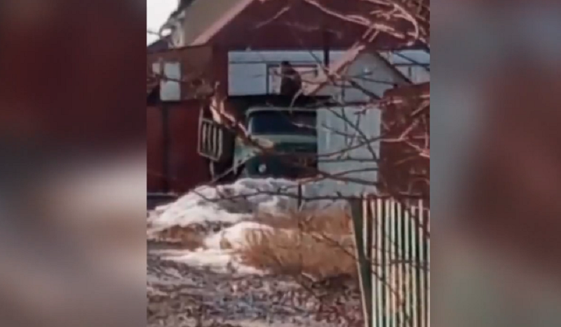 В Барабинске мужчина может отправиться в колонию на 2 года за кражу кубометра досок