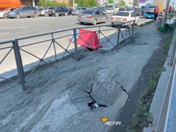 Режим повышенной готовности ввели из-за провала на Большевистской