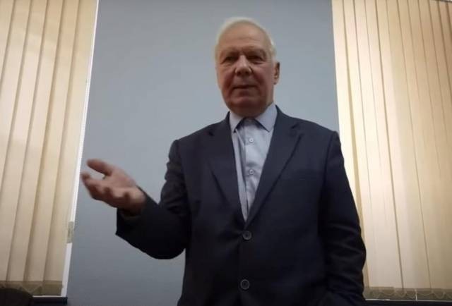 Обвиняемому в госизмене новосибирскому ученому Звегинцеву продлили арест