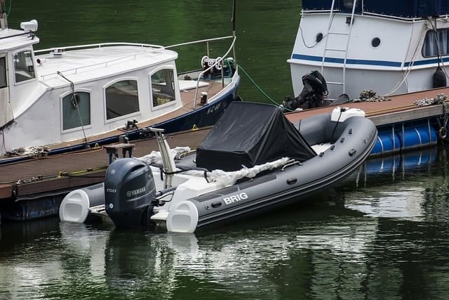 В Новосибирске будут судить продавцов несуществующих лодочных моторов