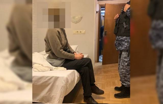 В Новосибирске спасатели сняли с 12 этажа и передали психиатрам неадекватную женщину