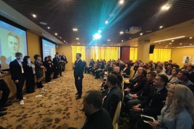 «Мы будем расти»: Высшая партийная школа ЛДПР провела свою работу в Новосибирске