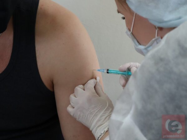 Мигрантов и «отказников» вакцинируют от кори в Новосибирской области