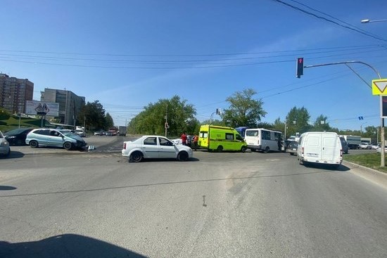 В Новосибирске пьяный автомобилист без прав врезался в «Газель» с пассажирами