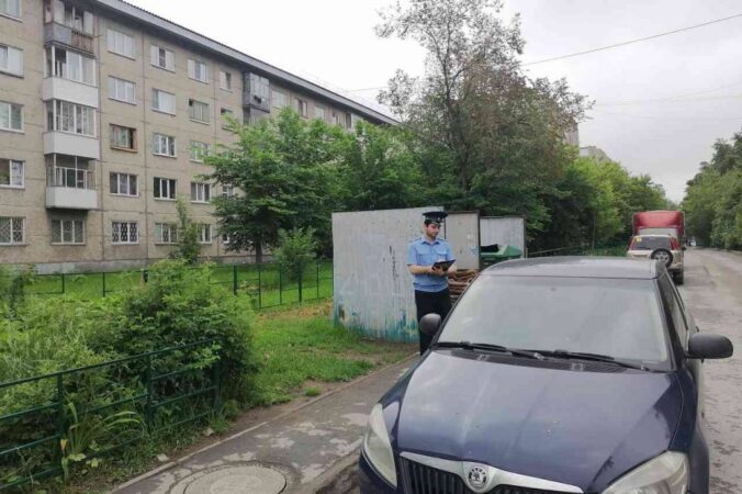 В Новосибирске судебный пристав нашел машину должника через приложение – иномарку арестовали