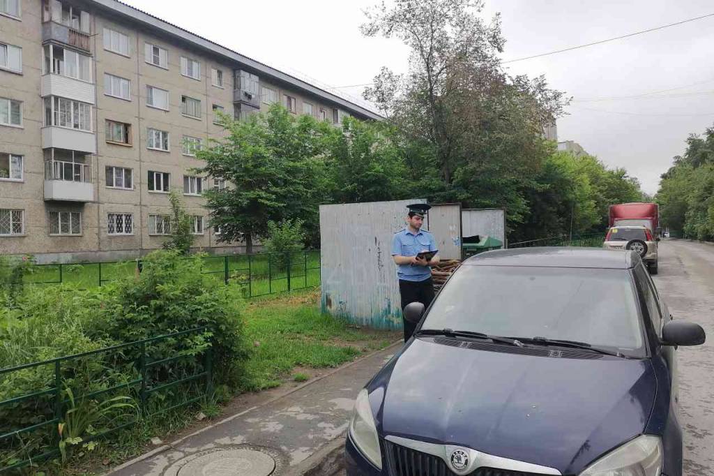 В Новосибирске судебный пристав нашел машину должника через приложение – иномарку арестовали