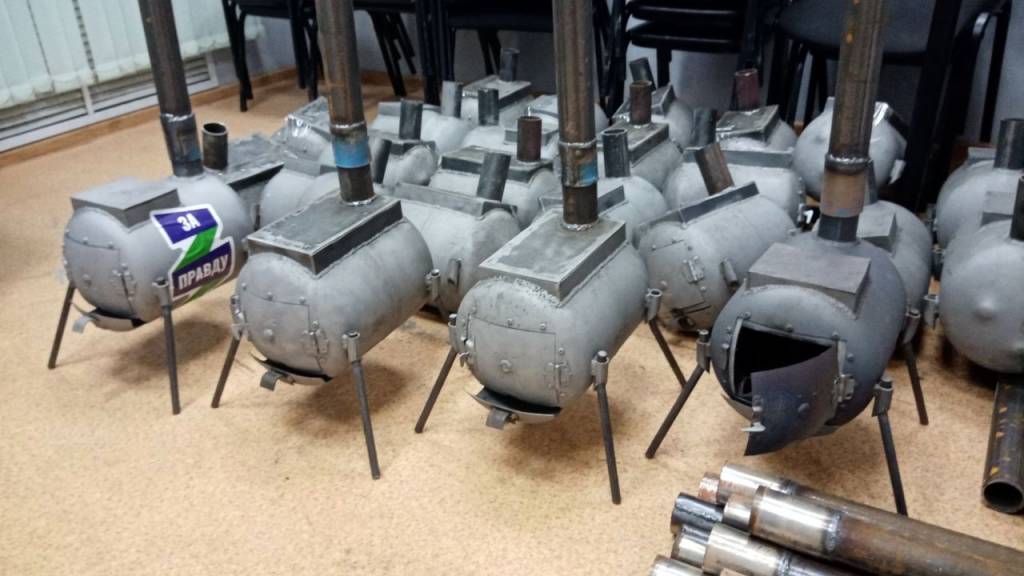 В Новосибирске 24 печи для блиндажей для отправки в зону СВО изготовил отец добровольца