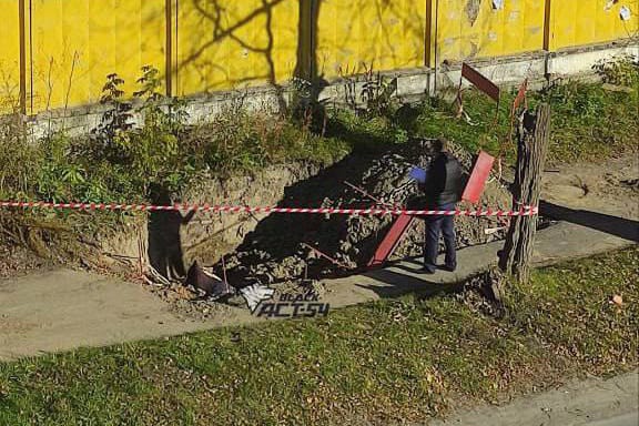 Коммунальщики нашли труп новосибирца в траншее