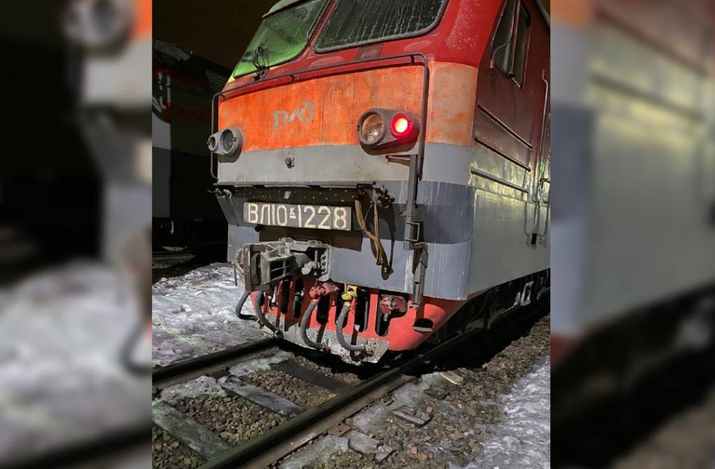 В Новосибирске прокуратура проводит проверку из-за столкновения поезда с электровозом