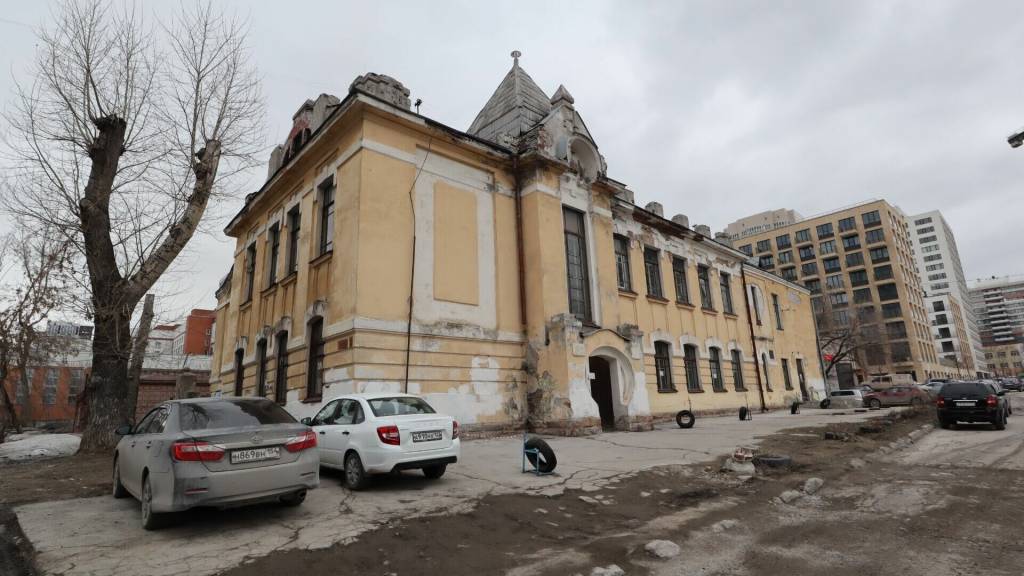 В Новосибирске могут снести историческое задние школы архитектора Крячкова