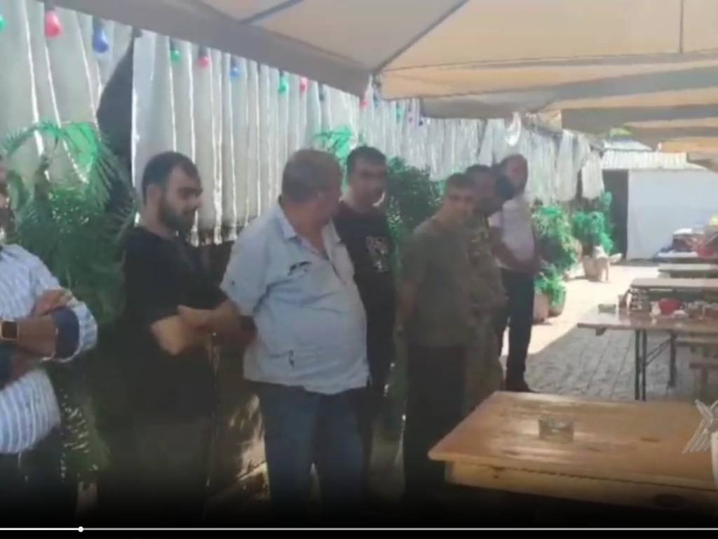 Два мигрантских кафе на Хилокской закрыли следователи