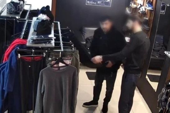 Два мигранта обокрали магазин одежды в Новосибирске
