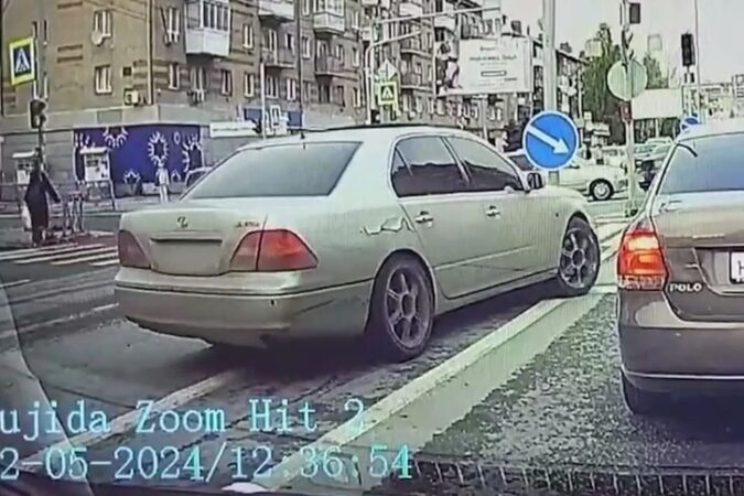 В Новосибирске ГИБДД ищет водителя «Lexus»