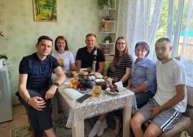 В Новосибирской области депутат Госдумы Аксененко посетил семью мобилизованного участника СВО