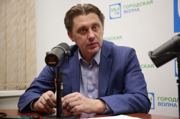 В Новосибирске проводятся обыски в кабинете бывшего руководителя департамента транспорта Романа Дронова