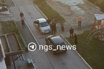 Новосибирцы избили палками водителя и прохожего