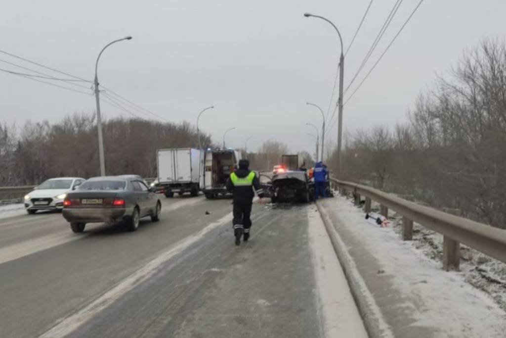 В Новосибирске 3 человека пострадали в ДТП на улице Сибиряков-Гвардейцев