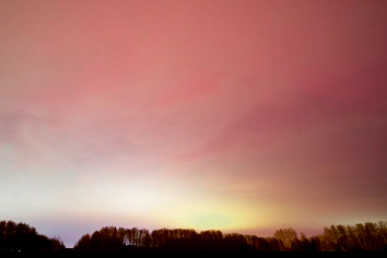 Северное сияние накрыло Новосибирск — видео