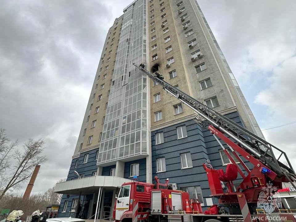 Семерых  человек спасли огнеборцы при тушении пожара в Новосибирске