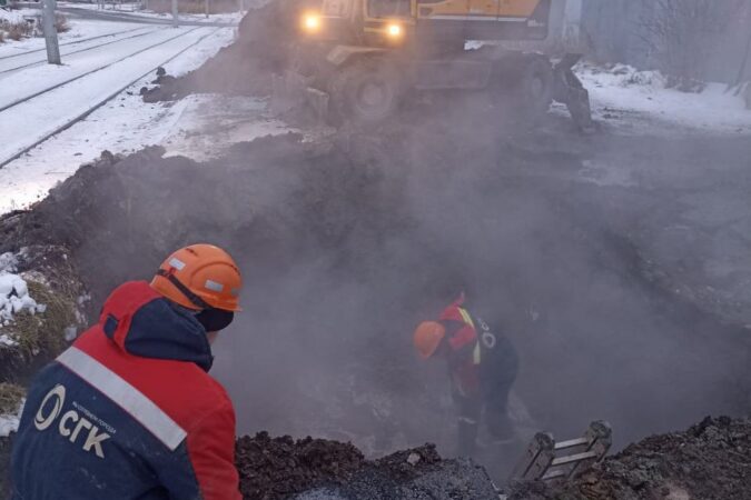 Коммунальная авария случилась на улице Связистов в Новосибирске