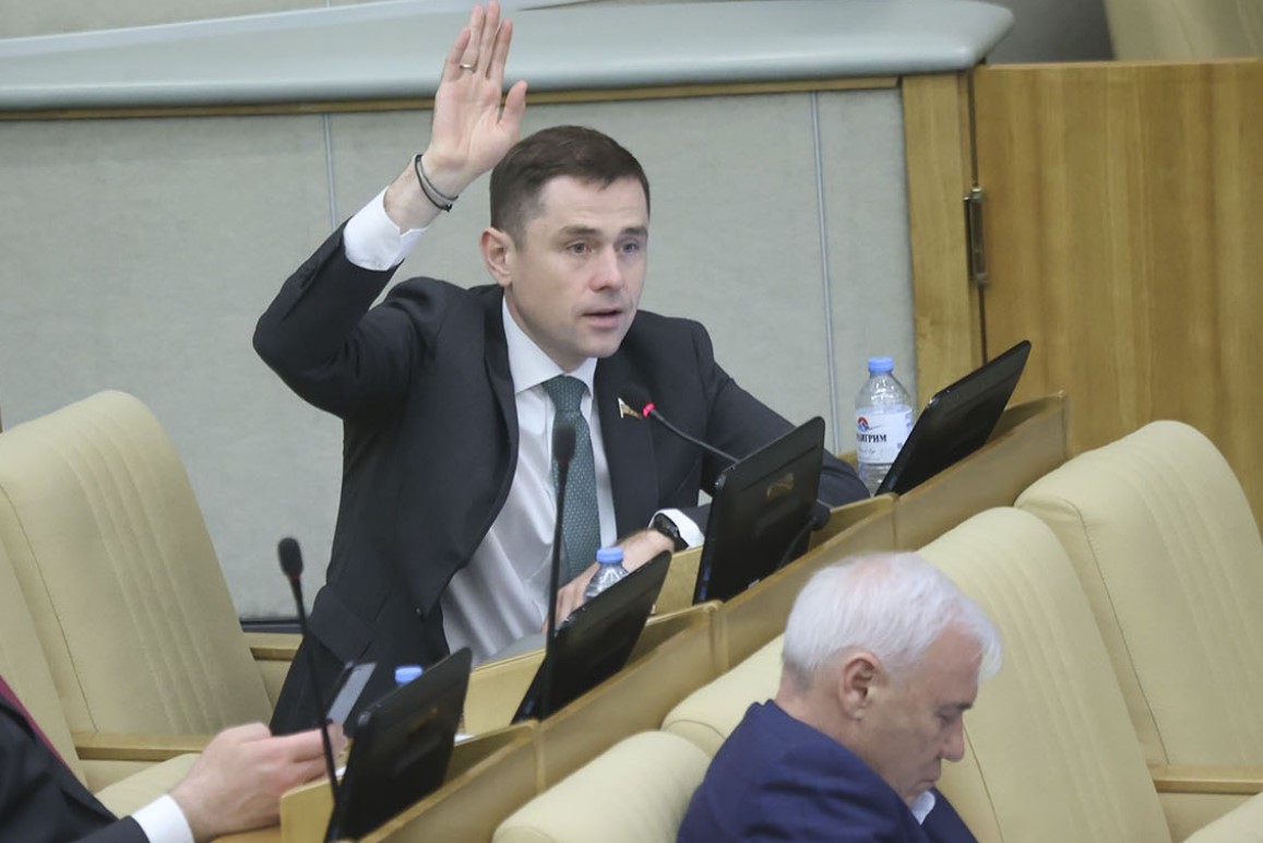 Новосибирский политик потребовал запретить гражданство трудовым мигрантам