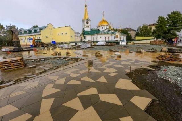 Анатолий Локоть назвал срок завершения благоустройства сквера у цирка в Новосибирске