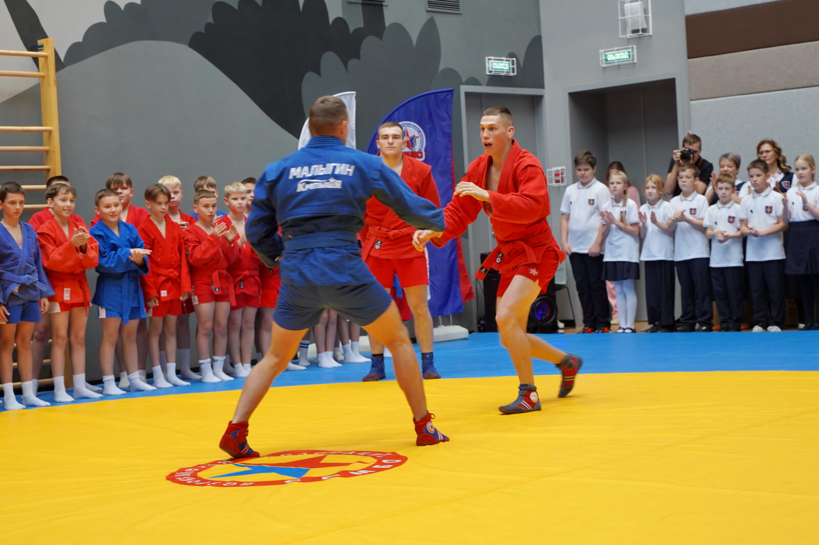 «Единая Россия» помогла открыть зал самбо в школе №220 Новосибирска