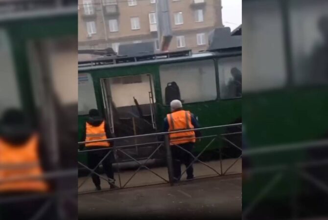 В Новосибирске 20 ноября загорелся трамвай №13