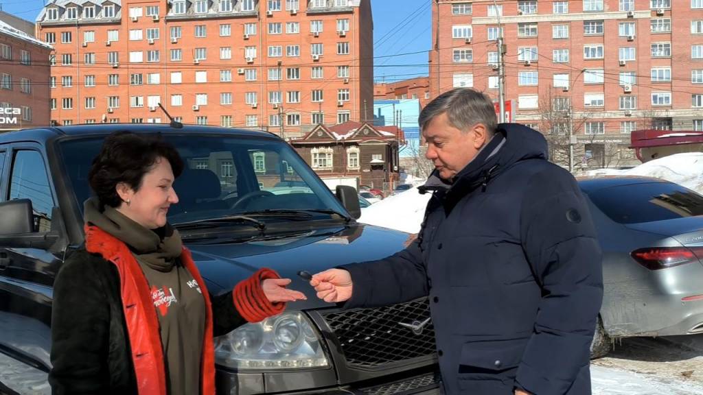 Внедорожник УАЗ «Патриот» передали  Народному фронту сотрудники Росимущества