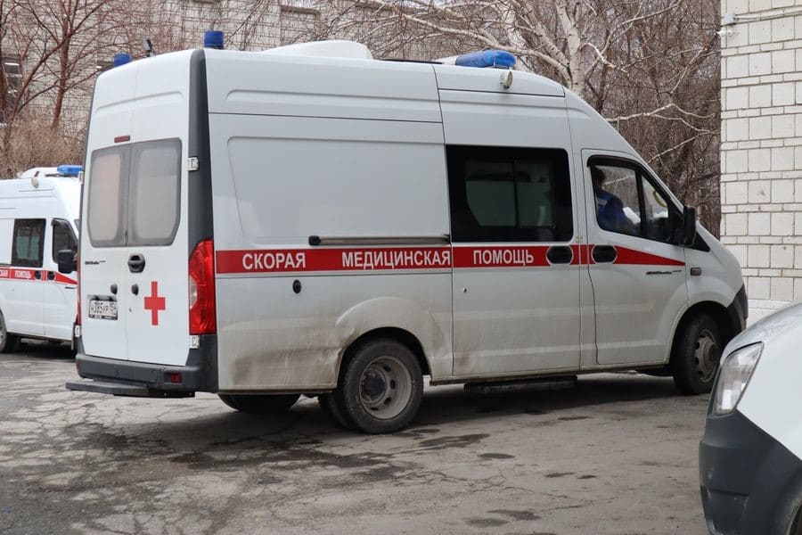В Новосибирске внедорожник сбил мотоциклиста