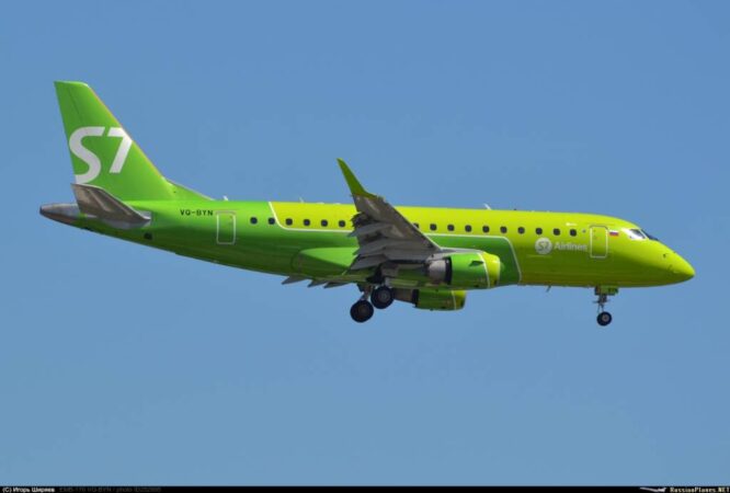 В Новосибирске самолет авиакомпании S7 совершил аварийное снижение при посадке