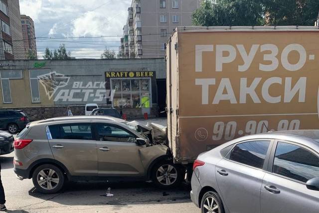 Пьяный водитель устроил ДТП с пострадавшими в центре Новосибирска