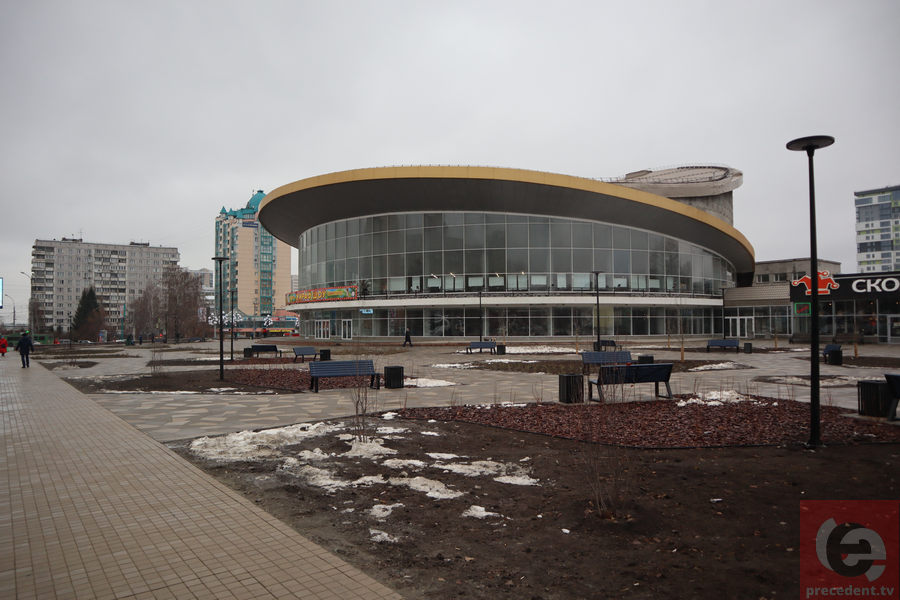 Завершено благоустройство площади перед Нарымским сквером в Новосибирске