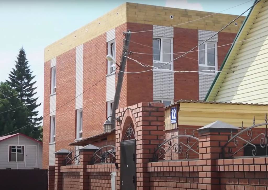 Глава СКР потребовал возбудить уголовное дело из-за стройки гостиницы для мигрантов