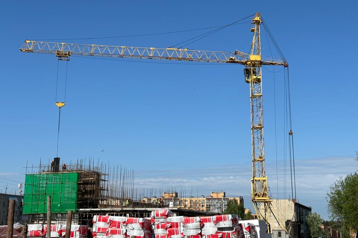 В Новосибирске строят уникальную школу со спортивным центром на улице Кубо-вая