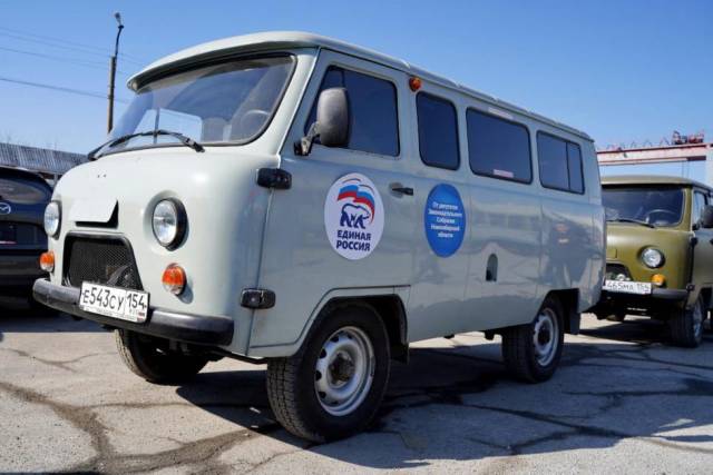 Депутаты Заксобрания НСО помогли отправить в зону СВО три УАЗа