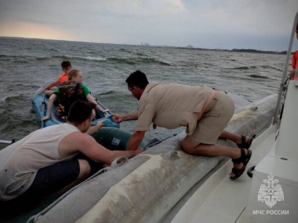 Сотрудники МЧС спасли туристов