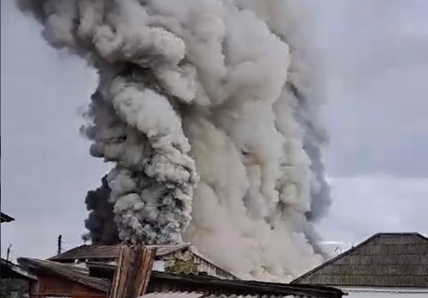 В Новосибирской области произошел масштабный пожар на складе одного из предприятий