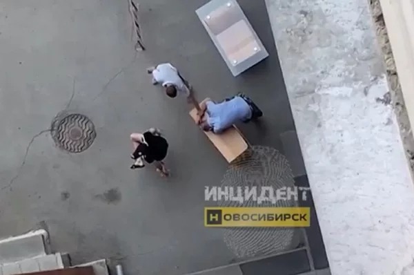 В Ленинском районе Новосибирска мужчина избил грузчика до потери сознания