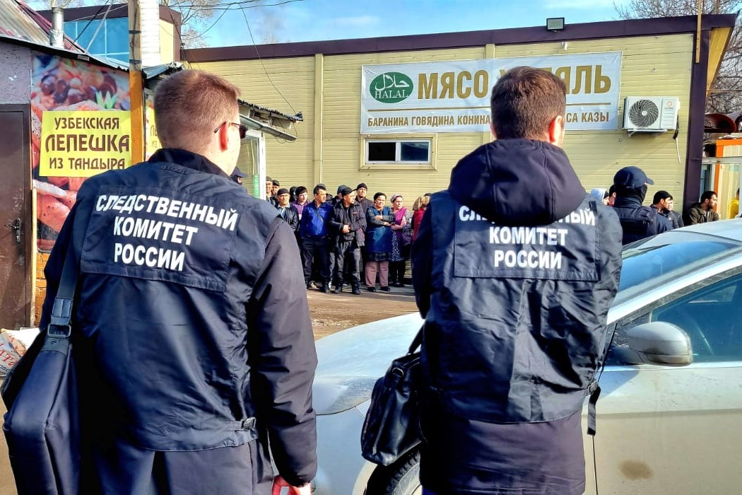 Опасный для здоровья объект общепита на рынке в Новосибирске закрыли полицейские после рейда