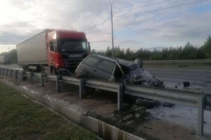 Водитель «Lada» погиб в ДТП с двумя фурами под Новосибирском