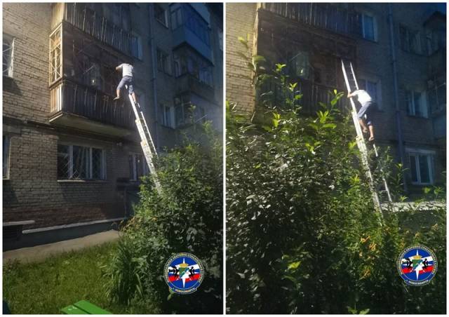 В Новосибирске спасатели помогли свисающему с балкона мужчине