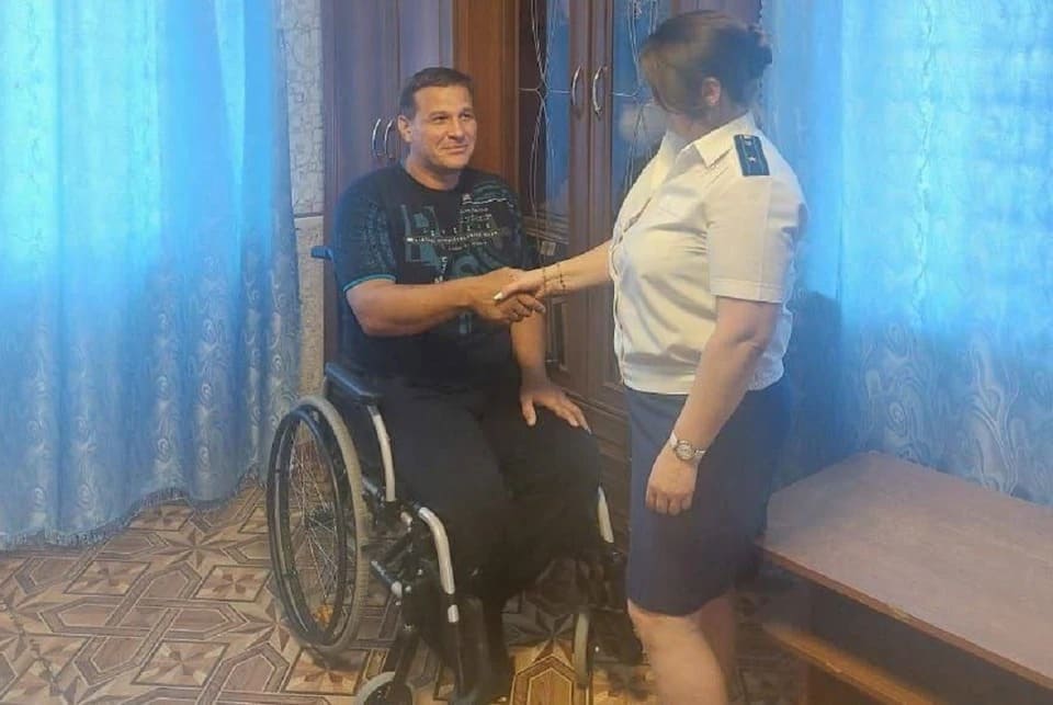 Инвалида из Новосибирской области обеспечили колясками только после вмешательства прокуратуры